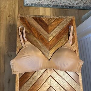 SKIMS WIRELESS FORM T-SHIRT DEMI BRA